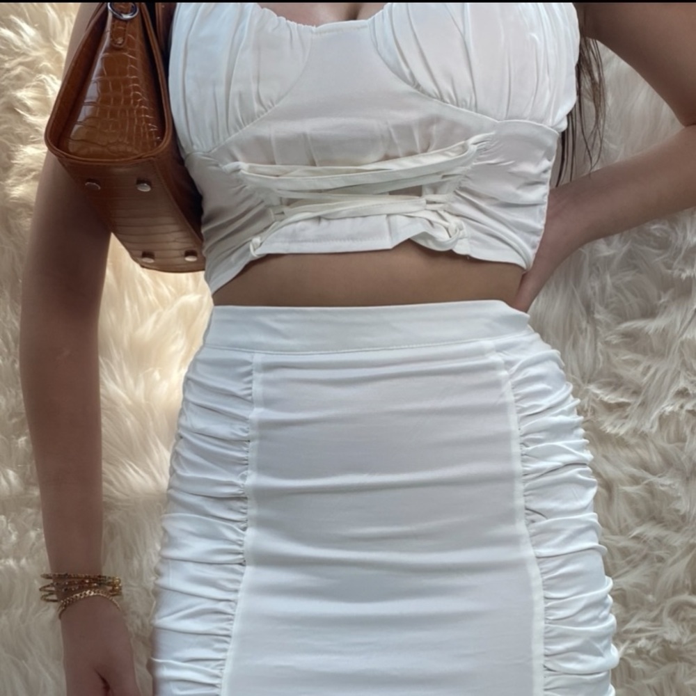 WHITE SET - Picture 2 of 3